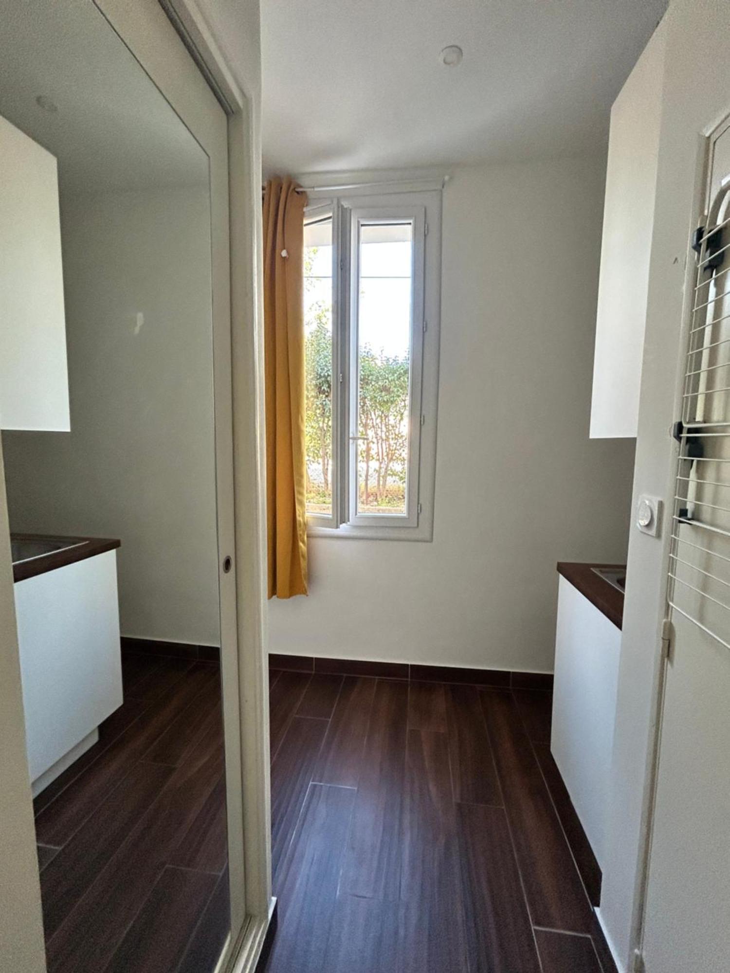 Agreable Studio Renove Avec Place De Parking Bandol Exterior photo