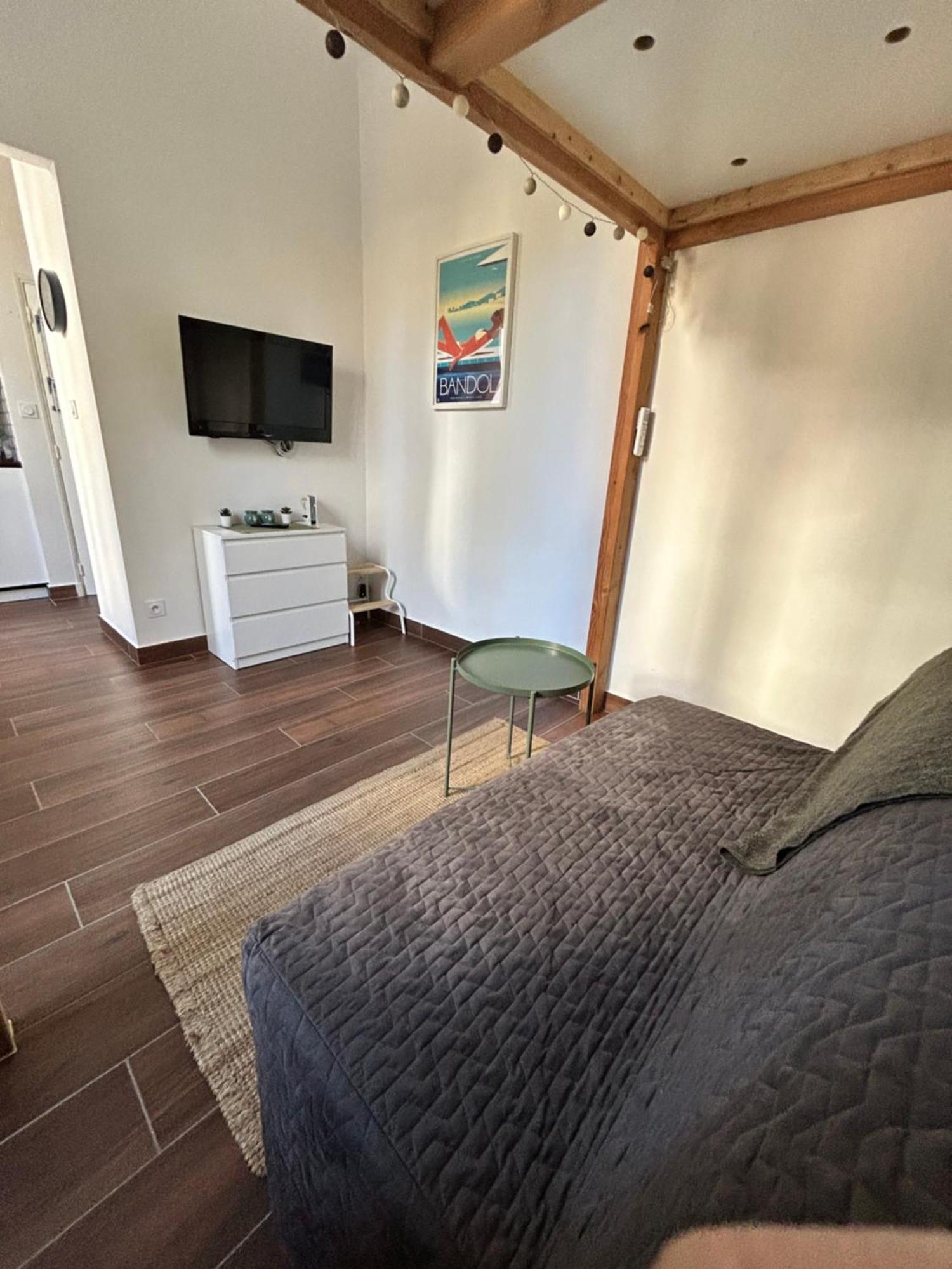 Agreable Studio Renove Avec Place De Parking Bandol Exterior photo
