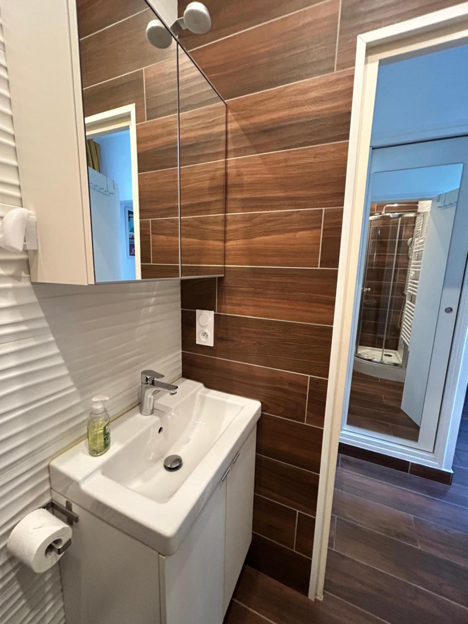 Agreable Studio Renove Avec Place De Parking Bandol Exterior photo